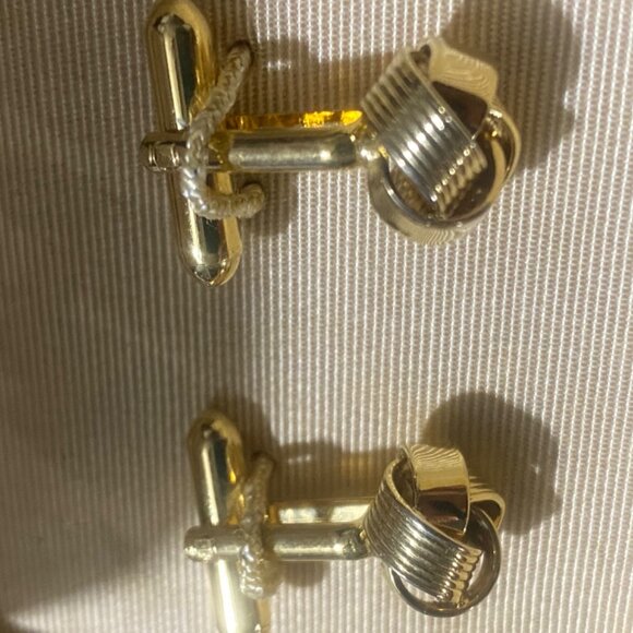 Vintage Swank Gold-Tone Screw Cufflinks With Saks-34th Case - Picture 6 of 7